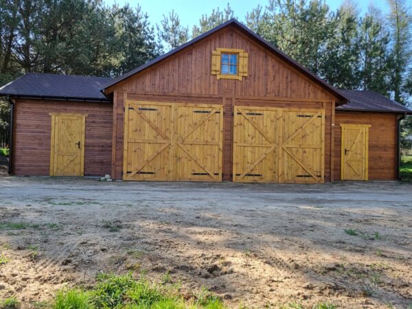 Duży garaż drewniany 57 m² z poddaszem | Pomieszczenie gospodarcze