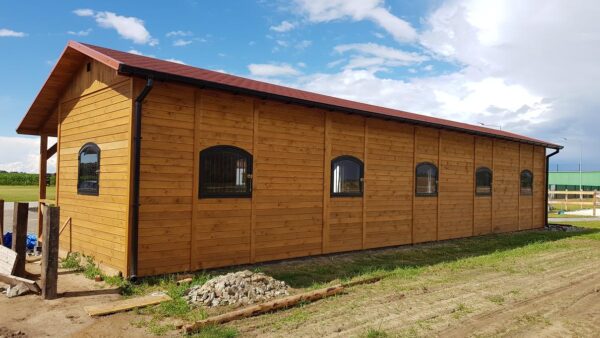 b (10) Stajnia 10x3,5m plus 1m wiata
