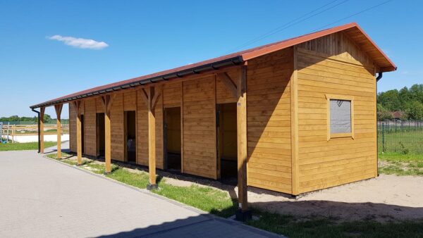 b (7) Stajnia 10x3,5m plus 1m wiata